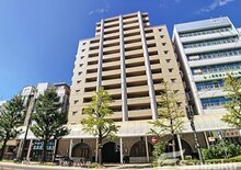 アルファステイツ市駅前