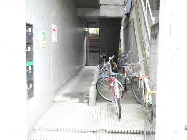 三宝館ビル 駐輪場