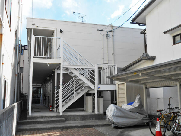 【レオパレス永代町ヤシロ】松山市永代町のアパート