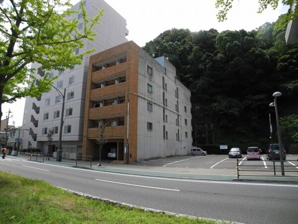 【東永マンション】松山市平和通のマンション