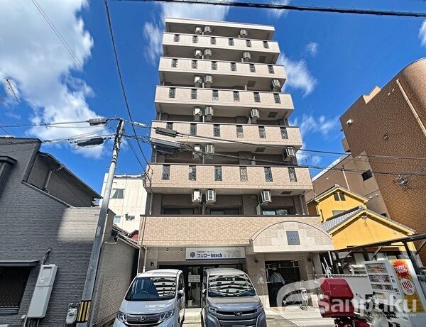 【れぐるす中一万】松山市中一万町のマンション