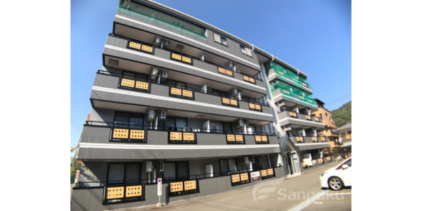 【リビングアレイK】松山市道後樋又のマンション