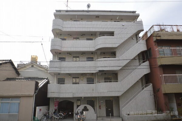 【モンシャトー】松山市緑町のマンション