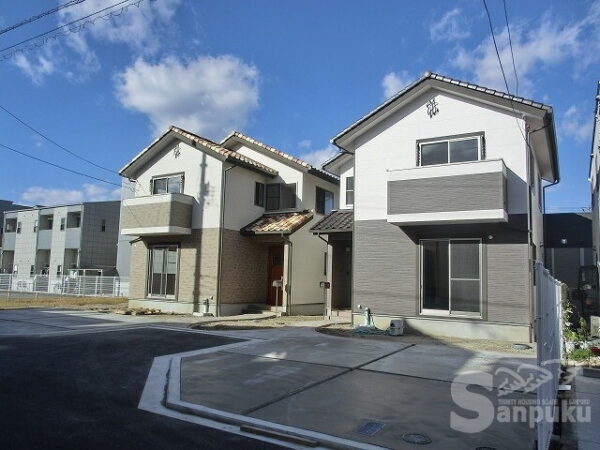 【ア・ラ・モード・メゾン・プラス】松山市高岡町の賃貸一戸建て