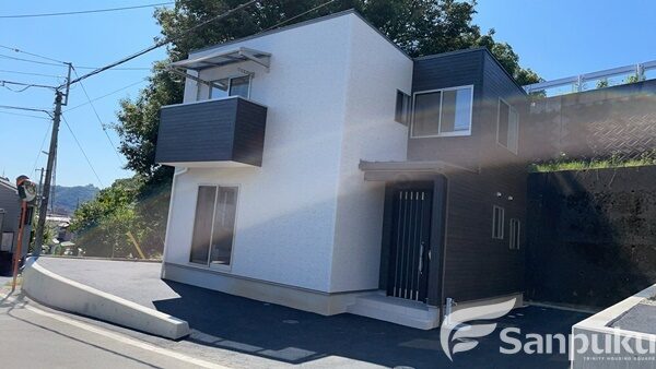 【ラフィネ祝谷東　Ａ】松山市祝谷東町の賃貸一戸建て