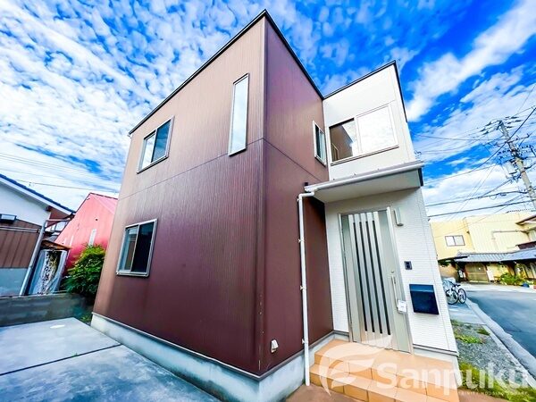 【クレシェンテ古三津　Ｂ棟】松山市古三津の賃貸一戸建て