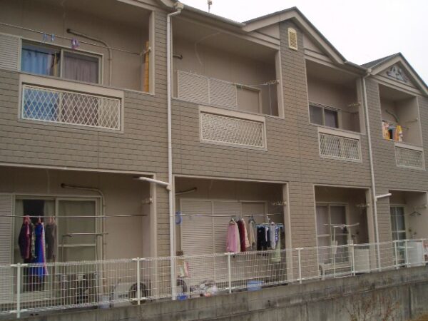 【さくらハイツ】伊予郡砥部町の賃貸アパート