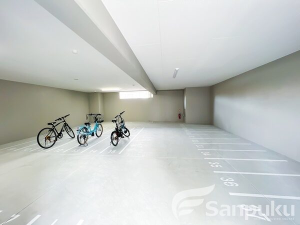 ルミナス勝山東　駐輪場