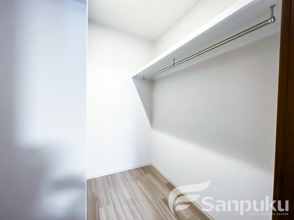 ルミナス勝山東　クローゼット