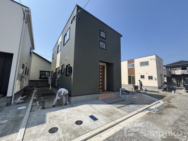 【ア・ラ・モード・ガレ　B 】新築！2025年3月完成・松山市高岡町の賃貸一戸建て