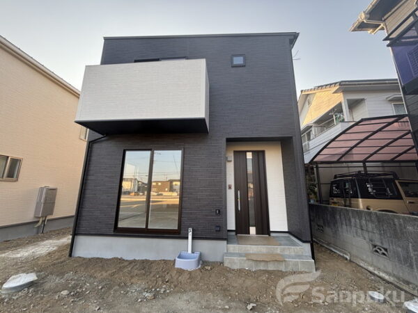 【ア・ラ・モード・ガレ　D 】新築！2025年3月完成・松山市高岡町の賃貸一戸建て