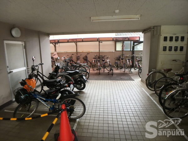 ロイヤルハイツ平和通　駐輪場