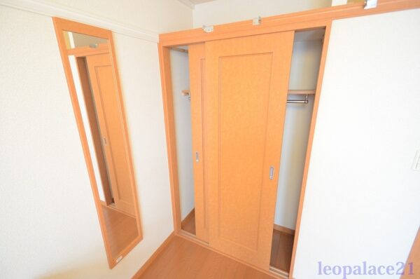 レオパレスクレセント山越収納