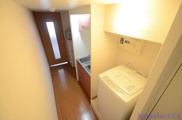 レオパレスクレセント山越玄関