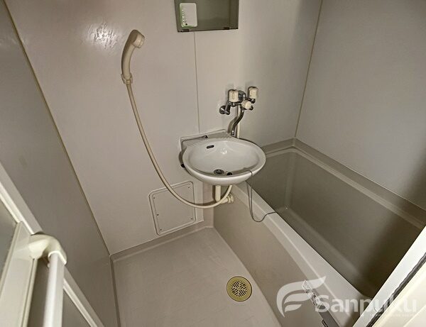 レオパレスエスペーロ本町バス