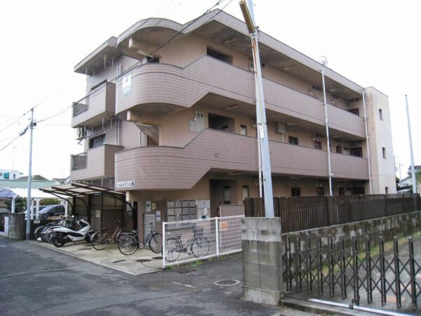 【ベルメゾン山越】松山市山越町のマンション