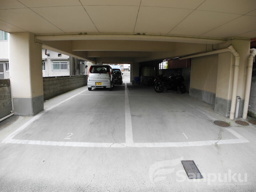 サン・クラージュ　駐車場