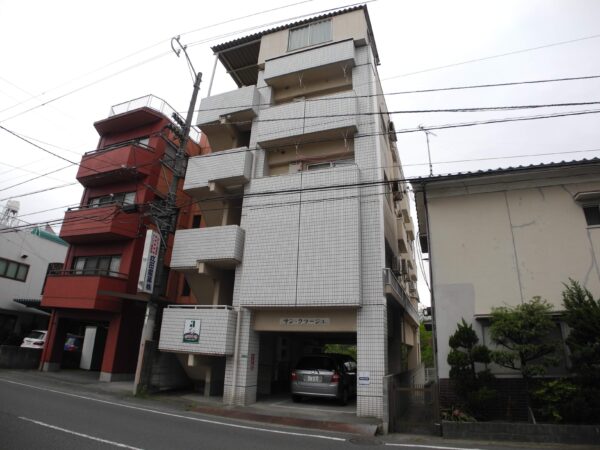 【サン・クラージュ】松山市石手のマンション