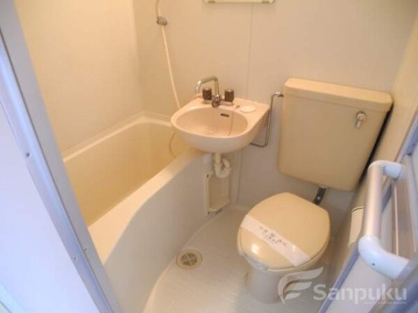 ホワイトパレス雄郡　バストイレ