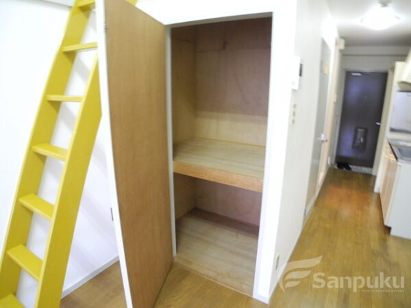 フライブルグマンション押入