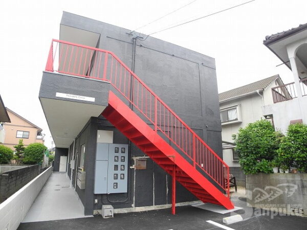 【ピカデリー・サーカス　テラス】松山市余戸東のマンション