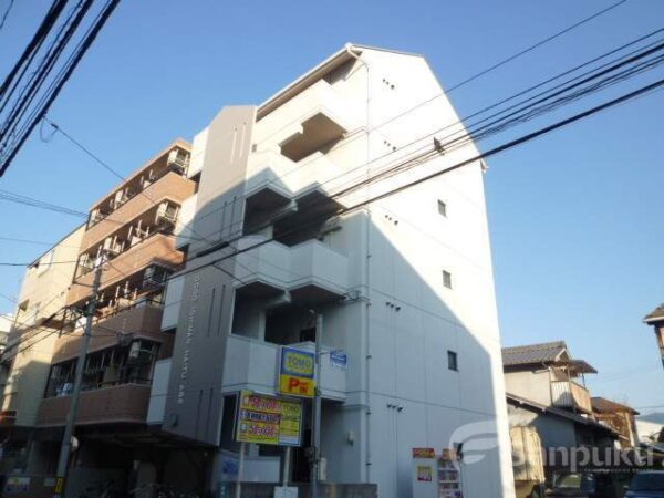 【DOGO ICHIMANHAITSU ABE】松山市道後一万のマンション