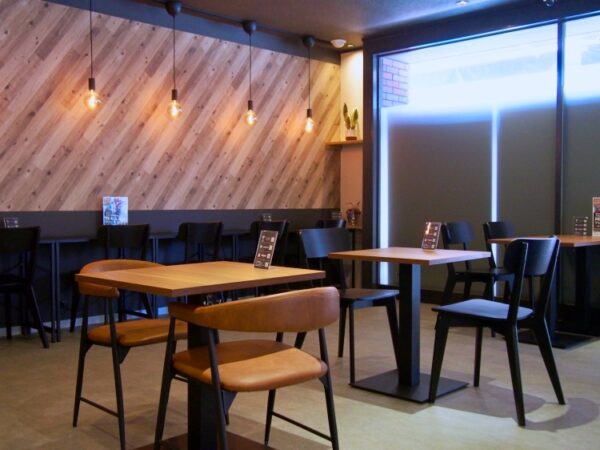 三福ラウンジ店内