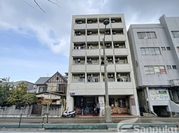 【ＨＥＩＷＡＤＯＲＩ ＦＬＡＴ】松山市平和通の賃貸マンション