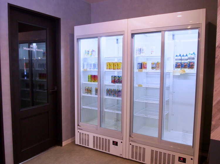 sanpukuラウンジ　ドリンク冷蔵庫