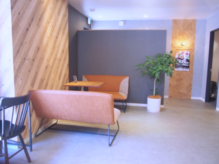 三福ラウンジ内観3