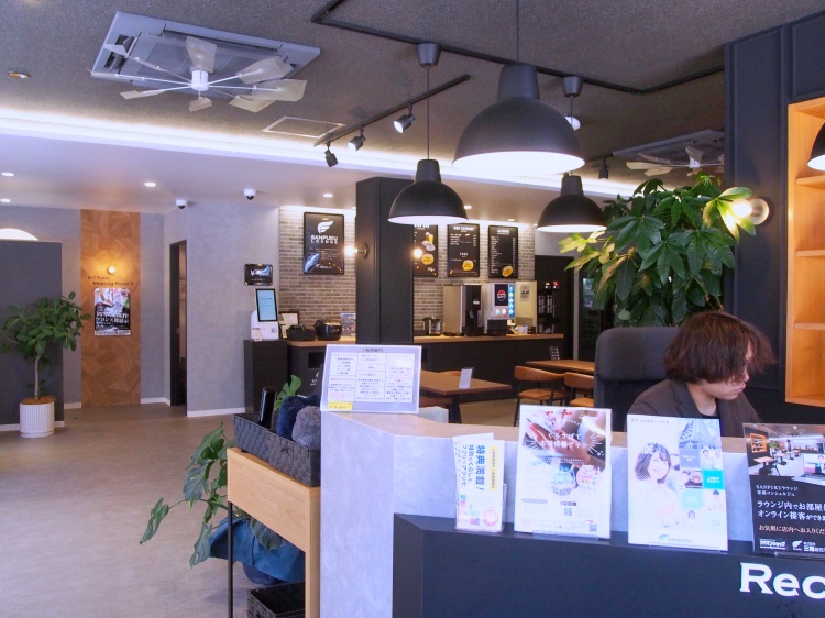 三福ラウンジ受付3