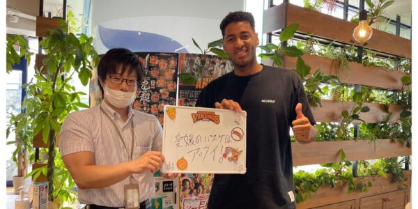 【お客様の声・No173】愛媛オレンジバイキングス・マーテル選手とお部屋探し（法人営業課・水岡）